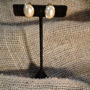 VTG NAPIER FAUX PEARL GOLD TONE EARRINGS
